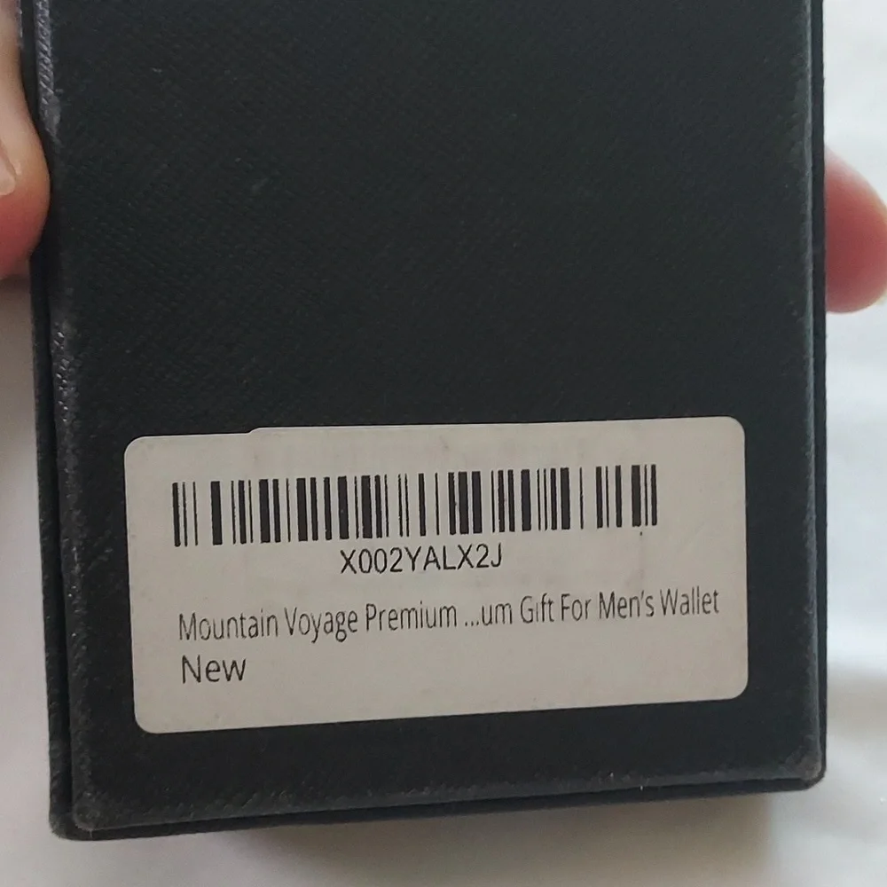 Mountain Voyage Co. Matte carbon fiber black color metal wallet